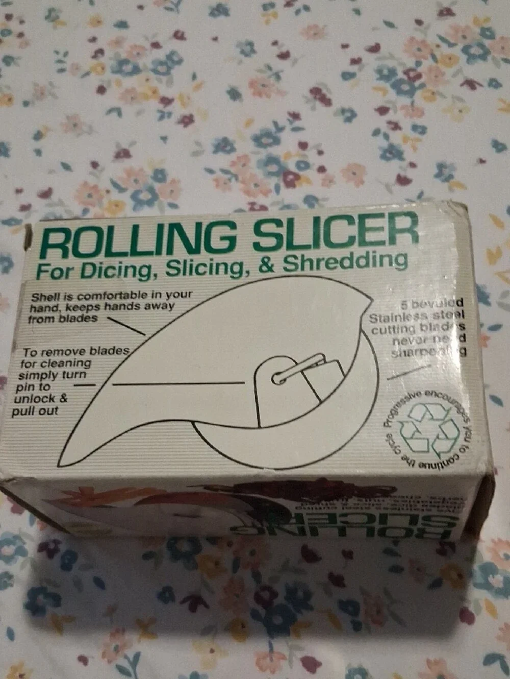 VINTAGE BNIB Rolling Slicer - White - No-Mess Vegetable Slicer